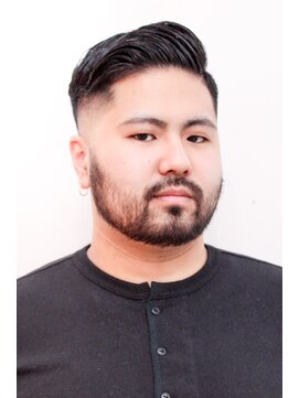 メリケンバーバーショップ コウベ(MERICAN BARBERSHOP KOBE) スキンフェードナチュラルパーマアップバングくせ毛も可