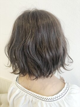 ネオリーブエム(Neolive em;) neolive em 赤みのないマットカラー☆