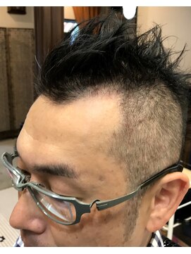 バーバー アカダマ モヒカン スタイリスト 佐々木