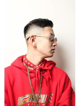 メリケンバーバーショップ フクオカ(MERICAN BARBERSHOP FUK) サイドパートショートフェザーマッシュワイルドアップバングb1