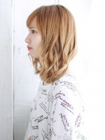 ヘアメイク ナル(hair make nalu)&nbsp;ハイトーンベージュの波カールスタイル