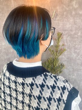 マーレ(MARLE./) 寒色ランダムインナーカラー×ショートカット