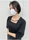 前髪長めセンターパート前下がりミニボブ内巻き