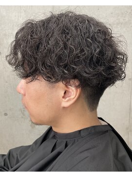 フイ 新宿3丁目(Hui) ハイトーンカラー/マッシュパーマ/アースカラー/men's/