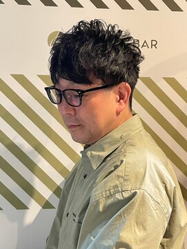 バーバーバー アカバネ(BARBER-BAR AKABANE) 働く男の誠実さを醸し出す大人の落ち着きパーマスタイル#1
