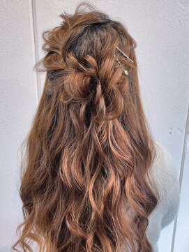 カリーノ 表参道(CARINO) ニュアンス サイドだんごハーフアップ