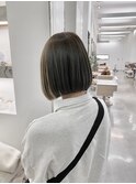 オリーブベージュ