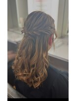 シャドウ美容室&nbsp;ハーフアップ