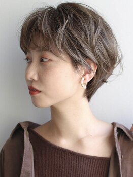 ソレア(solea)の写真/何年経っても美しいLife Styleを実現♪髪や頭皮に優しい薬剤で、くすまず透明感のあるグレイカラーに◎