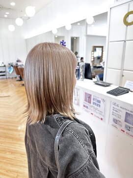 コワファースト  させぼ五番街店(COIFF1RST) ホワイトベージュ