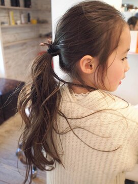 テラバイアフロートシーグラスコテージ (terra by afloat SEAGLASS COTTAGE) キッズヘア キッズカット 女の子 ロング アレンジ 二子玉川