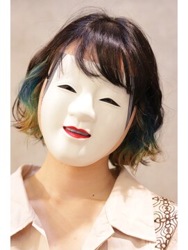 コマ(coma) 【coma中野】黒地夏色多色染＿インナーカラーエッジショート