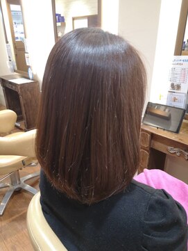 ペンシエロ(Pensiero) サラツヤストレートボブ×復元ケア
