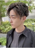 ツイストスパイラルパーマ　ハイライト　メンズ　眉毛