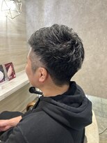 ニド(2do)&nbsp;サイドに流すツーブロックスタイル