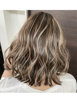 ヴィフ 大船(VIF) バレイヤージュ/ハイライト/ダブルカラー/ケアブリーチ/ボブ