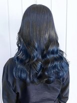 アンド アノン(and anon)&nbsp;ブルーブラック　艶髪ダメージレスカラー　巻き髪ロング
