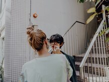 ＜モデルを起用したスタイリング撮影＞