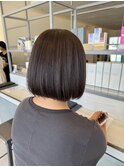 暗めグレージュ