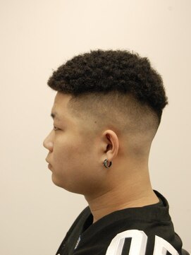 フランクス バーバー ウエストトウキョウ 吉祥寺店(FRANK’S BARBER WEST TOKYO) フェザーパーマサーフカール刈り上げセンターパート