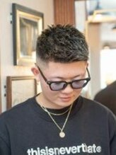 バーバーショップ ダリー(BARBERSHOP DALIE)&nbsp;ハイスキンフェードアップバングメッシュカラー