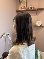 アダプティー(adapty) 毛先に遊びを足したグレージュカラー