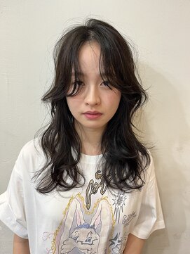 デイト(Dayt.) レイヤーカット×くびれシルエットで軽やかウェーブ