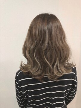 ヘアハウス ルアナ(Hair House Luana by NYNY) ハイライトアッシュグレー☆