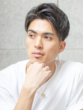 にもう ツーブロックショート × アップバング