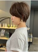 丸みショート×透明感カーキブラウン