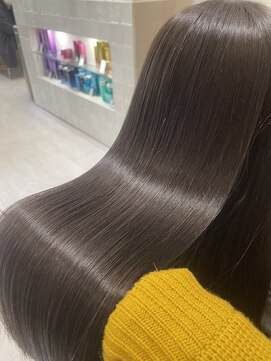 ジーナ 福岡天神(Zina) ＊2025年春の艶髪はお任せ♪＊zina福岡天神　グレージュカラー