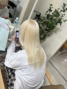 カリーナ(CARINA) ハイトーンカラー/ホワイトカラー/ブロンド