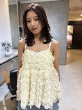 イル(ill) レイヤーカット ミディアム 大須