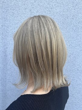 ユーヘン(uhem) 透明感ブロンドヘア