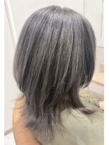 ルネシミズ(Rune shimizu) アッシュグレー×ミディアムウルフスタイル