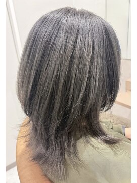 ルネシミズ(Rune shimizu) アッシュグレー×ミディアムウルフスタイル