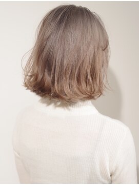 ザ オーダー(THE ORDER) 【ＴＨＥＯＲＤＥＲ】ホワイトベージュフェザーボブ