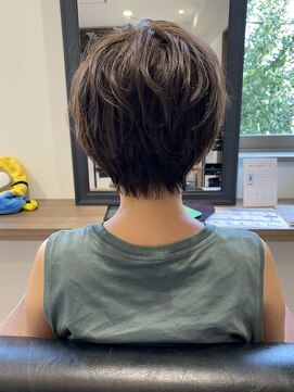 ピアーネ(PIANE) バッサリカットのショートヘア　ビフォーアフター