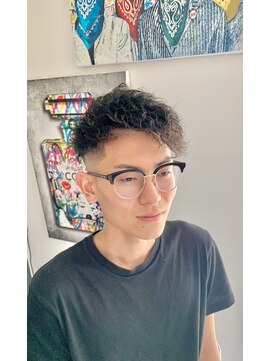 レガーレ(Legare) ショートレイヤースキンフェード　　　ツイストスパイラルパーマ