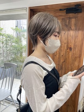 ストラト(STRAT) 【SHUN】ショートウルフグレージュ