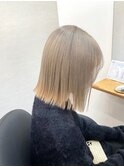 ホワイト　ベージュ　ケアブリーチ