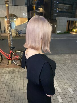 リノ(RLINO) 【名古屋/栄】ボブカット/ブリーチ/ミルクティーベージュ