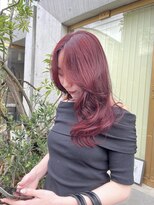 ホテリー(Hotely)&nbsp;ブリーチなしで育てる、艶めく赤髪 / レイヤーカット