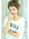 斜めバング　ゆるふわマッシュショート　ミルクティーアッシュ