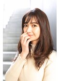 大人女性、ミセス世代に人気のナチュラルロングヘア