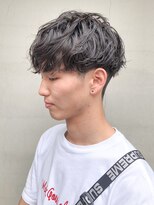 ヘアー アイス ルーチェ(HAIR ICI LUCE) マッシュ 刈り上げ 黒髪 2ブロック ゆるめパーマ