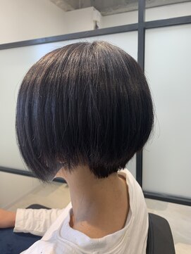 アールサロン オカザキ(Rr salon.OKAZAKI) パープルアッシュの前下がりショートボブ