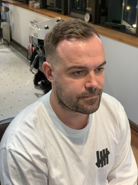 リバレッジ 広尾(Leverage) 外国人メンズスキンフェードバーバーカットmens hair