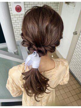 フェリーチェ(Felice) ローポニー　パーティーヘア　リボン　フェミニン　巻き髪