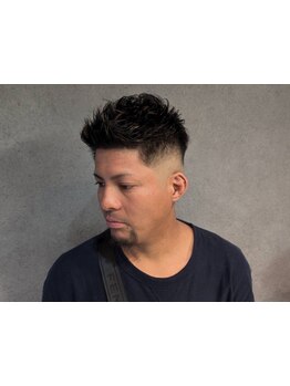 【バーバー理容室】自分では上手くいかないお手入れも,プロのシェービング技術で清潔感ある印象に